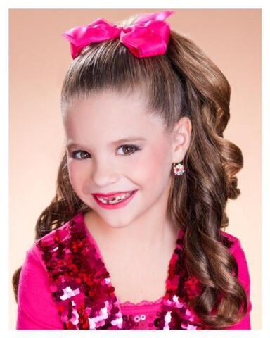 File:Mackenzie Ziegler Pyramid Season2.jpg