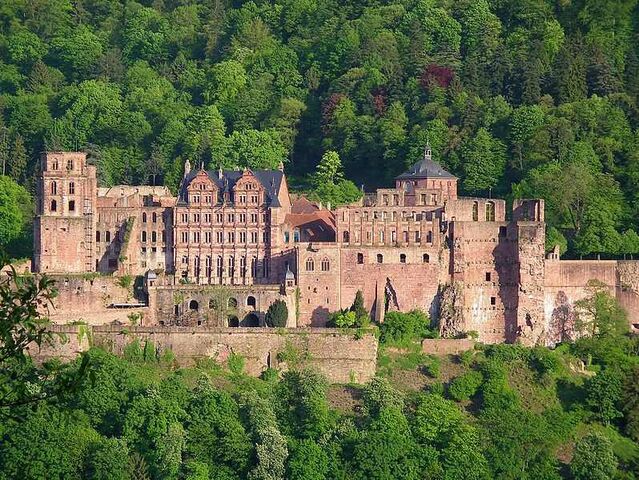 File:798px-Heidelberg-Schloß.jpg