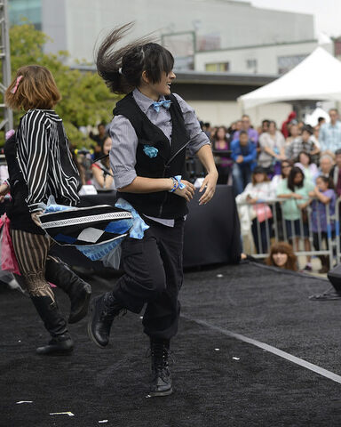 File:Florence and axe perform childish war jpop summit 2014.jpg