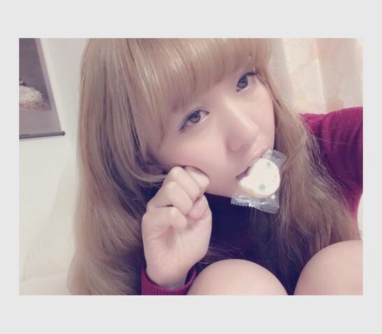 File:Marice eats.jpg