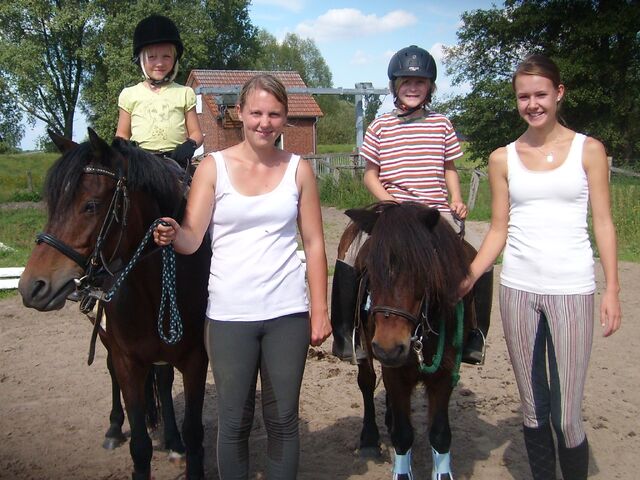 Datei:Anna-ponies.jpg