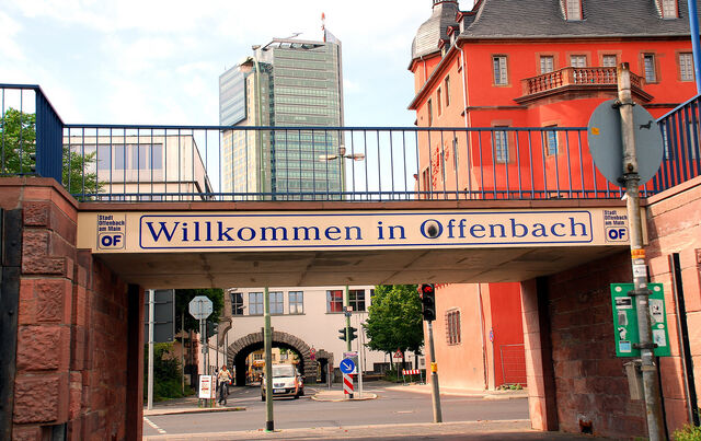 Datei:Innenstadt Schloß Mainufer.jpg