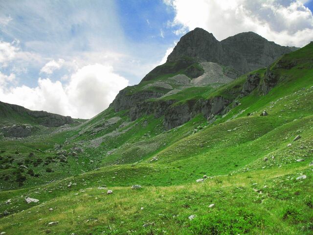 File:Apennine Mountains.jpeg