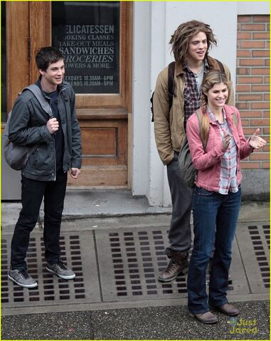 File:Logan-brandon-pjo-filming-12.jpg