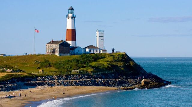 File:Montauk Point Lighthouse.jpg