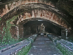 800px-Ostia Antica Mithraeum