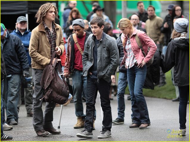 File:Logan-lerman-faces-monsters-set-12.jpg