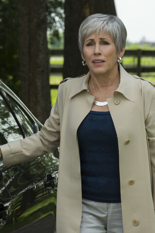File:Damien106TemptressMom.jpg