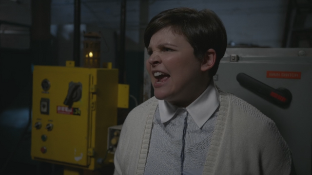 Fichier:4x02 Mary Margaret Blanchard électricité colère lampe torche very angry breastfeeding mother.png