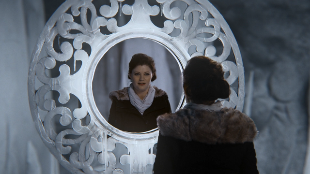 Fichier:4x06 Belle French affrontement reflet Miroir de Trolden moquerie Anna.png