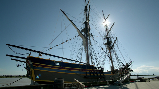 Fichier:6x02 Jolly Roger mer docks.png
