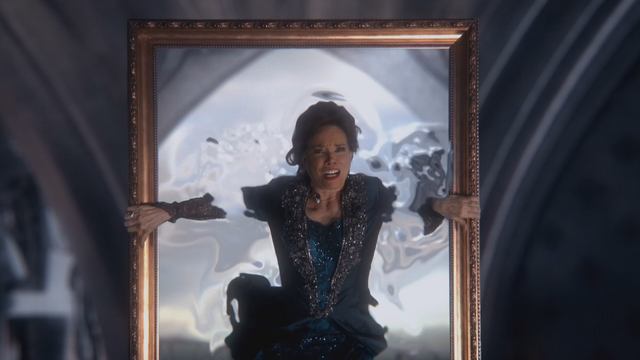 Fichier:2x02 Cora miroir magique disparition bannissement exil Pays des Merveilles.png