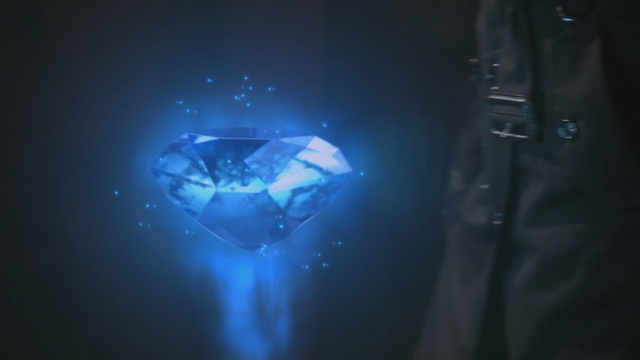 Fichier:2x22 gros diamant bleu magique détonateur dispositif activé système processus autodestruction enclenché.png
