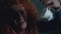 5x05 Merida tasse ébréchée sourire.png