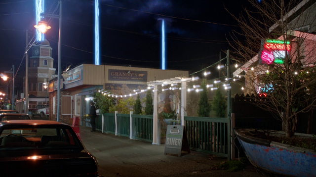 Fichier:5x22 Storybrooke Tour de l'Horloge Sort d'attachement magie.png