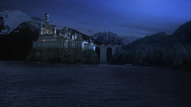 Fichier:1x10 Palais royal nuit lumières montagne lac.png