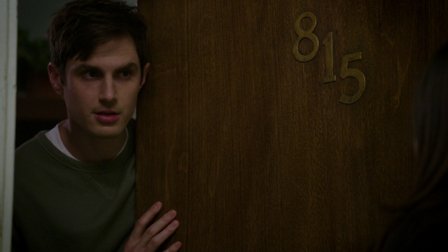 Fichier:6x22 Henry Mills adulte appartemment 815 fille.png