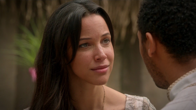 Fichier:5x07 Nimue humaine sourire regard Merlin amoureux.png