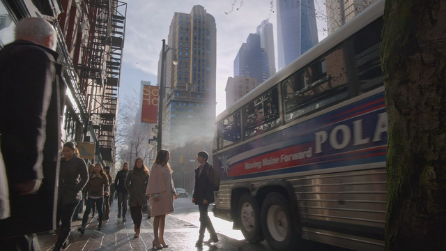 Fichier:5x22 Violette Henry Mills bus arrivée New York City.png