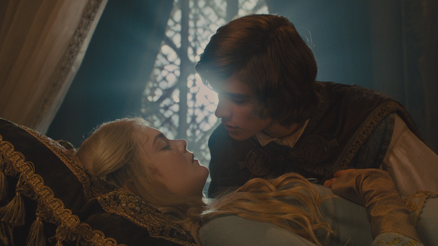 Fichier:Maléfique (film) Aurore Prince Philippe réveil baiser La Belle au Bois Dormant.png