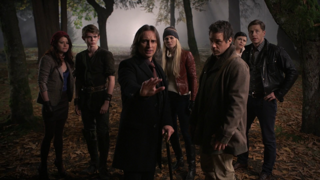 Fichier:3x10 M. Gold Neal David Mary Margaret Belle Henry Emma Peter Pan tente ouvrir Caveau Regina Cimetière.png