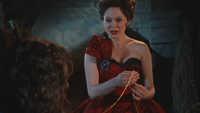 2x16 Rumplestiltskin dos Cora fil d'or offre aide