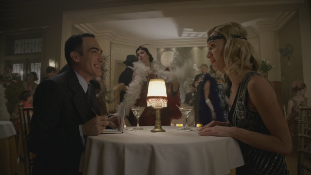 Fichier:4x18 Isaac Heller Auteur écrivain reporter carnet Cruella d'Enfer gin histoire table Murray's Night Club jazz danse orchestre révélations.png
