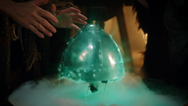 Fichier:5x09 casque heaume magique enchanté chaudron création apparition.png