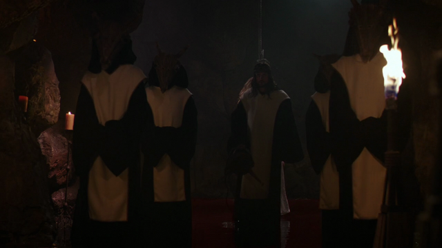 Fichier:D1x07 satanistes Golden Crove rituel Amy Hughes passage.png
