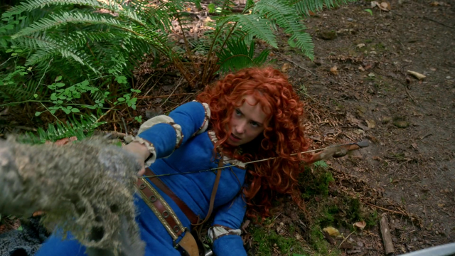 Fichier:5x01 Merida Emma Swan sol forêt feuillage relève.png