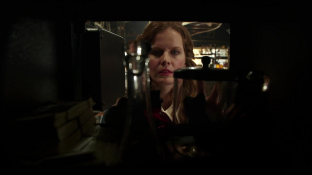 Fichier:3x14 Zelena racine de la nuit boutique d'antiquités coffre vol.png