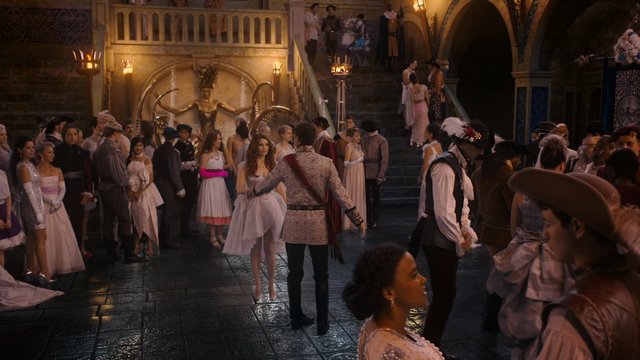 Fichier:3x06 Ariel Prince Éric bal.png