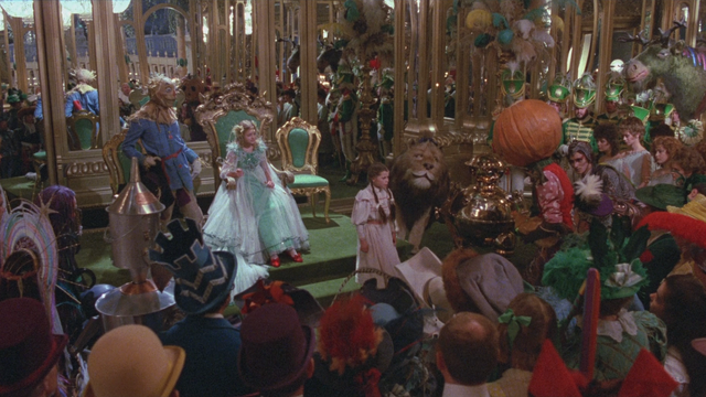 Fichier:Oz, un Monde Extraordinaire film Disney 1985 Homme Bûcheron de Fer-Blanc Épouvantail Princesse Ozma souliers de rubis Dorothy Gale Lion Poltron Tik-Tok Jack Potiron Gump foule amis habitants adieux mini.png