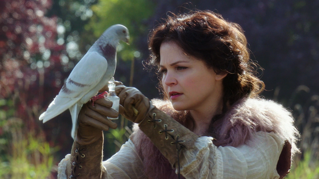Fichier:1x10 Blanche-Neige colombe pigeon voyageur fiole potion lettre message.png