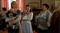 4x07 Ashley Boyd Aurore Mary Margaret Blanchard Emma Swan Alexandra Philippe Jr Neal Nolan réunion jeunes mamans discussion travail conseils bébé citrouille.png