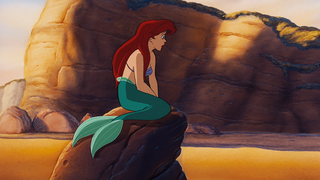 Fichier:La Petite Sirène (Disney) Ariel rocher plage statue Copenhague Danemark.png