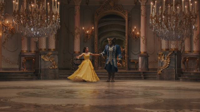 Fichier:La Belle et la Bête film Disney 2017 fin tour large danse valse Histoire Éternelle mini.png