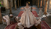 Shot 1x18 Regina Anprobe.png
