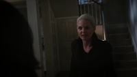 5x02 Maison Swan Emma Regina colère statut Sauveuse.png