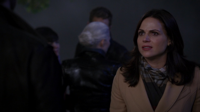 Fichier:5x11 Regina Mills Killian Jones Mary Margaret Blanchard Emma Swan David Nolan tentative raison rappelle question test père mort genre homme.png