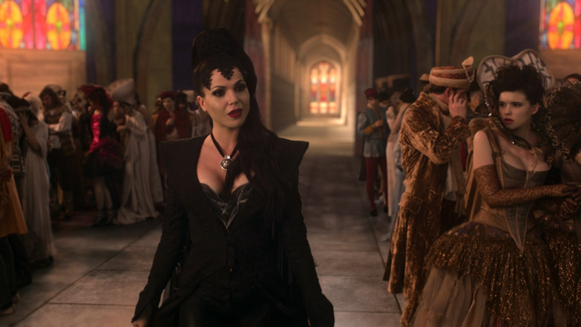 Fichier:1x01 Reine Regina Méchante Reine arrivée mariage.png