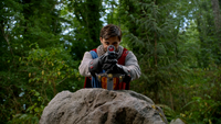 5x01 Roi Arthur Excalibur pierre rocher 2
