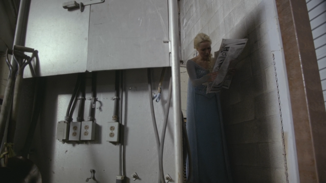 Fichier:4x01 Elsa Reine des Neiges journal Storybrooke Daily Mirror.png