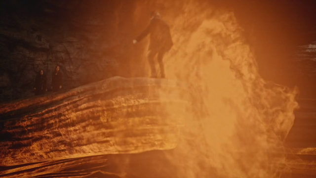 Fichier:5x12 Regina Mills Cora sacrifice Dent Noire Purgatoire flammes Tartare.png