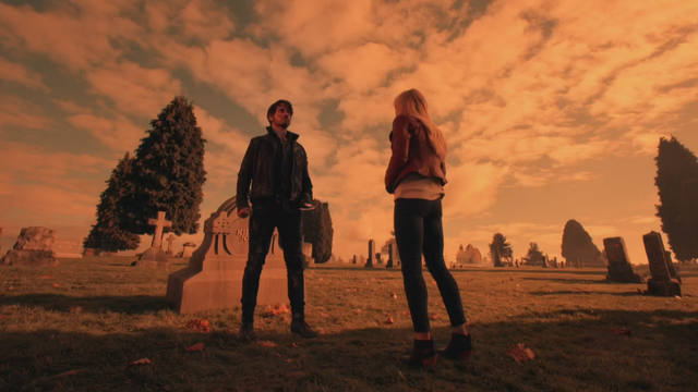 Fichier:5x12 cimetière des Enfers pierres tombales tombes Killian Jones Emma Swan.png