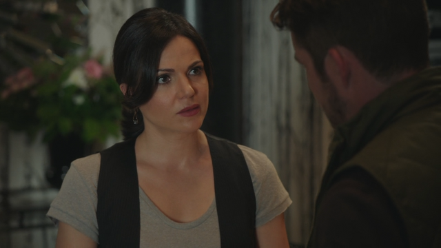 Fichier:4x03 Regina Mills Robin mairie de Storybrooke mesure drastique.png