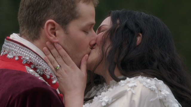 Fichier:1x22 Prince David Charmant Blanche-Neige baiser fiancés fiançailles.png