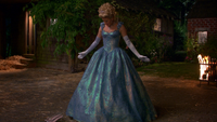 1x04 Ella Cendrillon transformation robe de bal pantoufles de verre.png