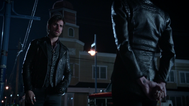 Fichier:5x08 Emma Swan Killian Jones Capitaine Crochet discussion évènements Camelot.png