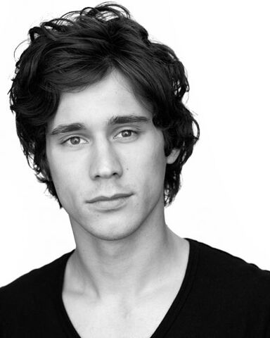 Fichier:37Peter-Gadiot-4012.jpg